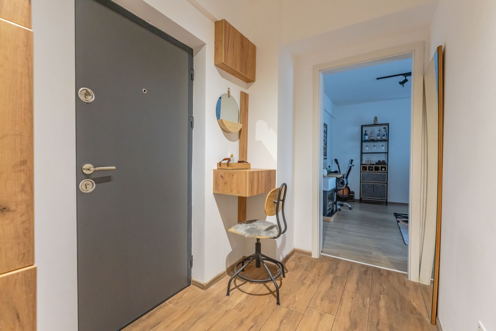 2 camere decomandat mobilat utilat cu gradina - Poză 12