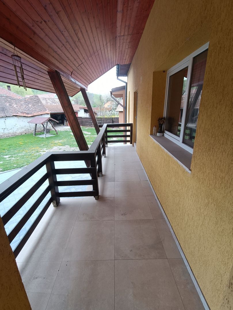 Casa cu 3 camere, 150 mpu, mobilata, utilata, garaj, curte, Ampoita - Poză 9