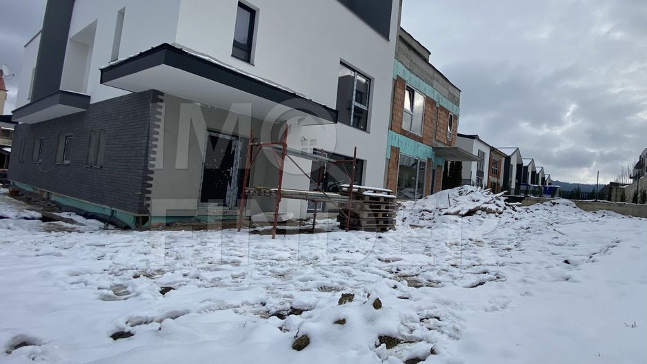 Vanzare parte duplex Buna Ziua, retras de la artera principala - Poză 1