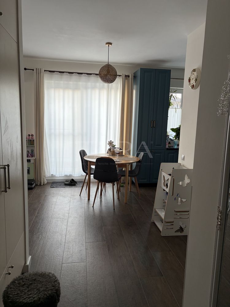 Apartament decomandat cu 3 camere, 2 terase de 10 mp, parcare și boxă. - Poză 2