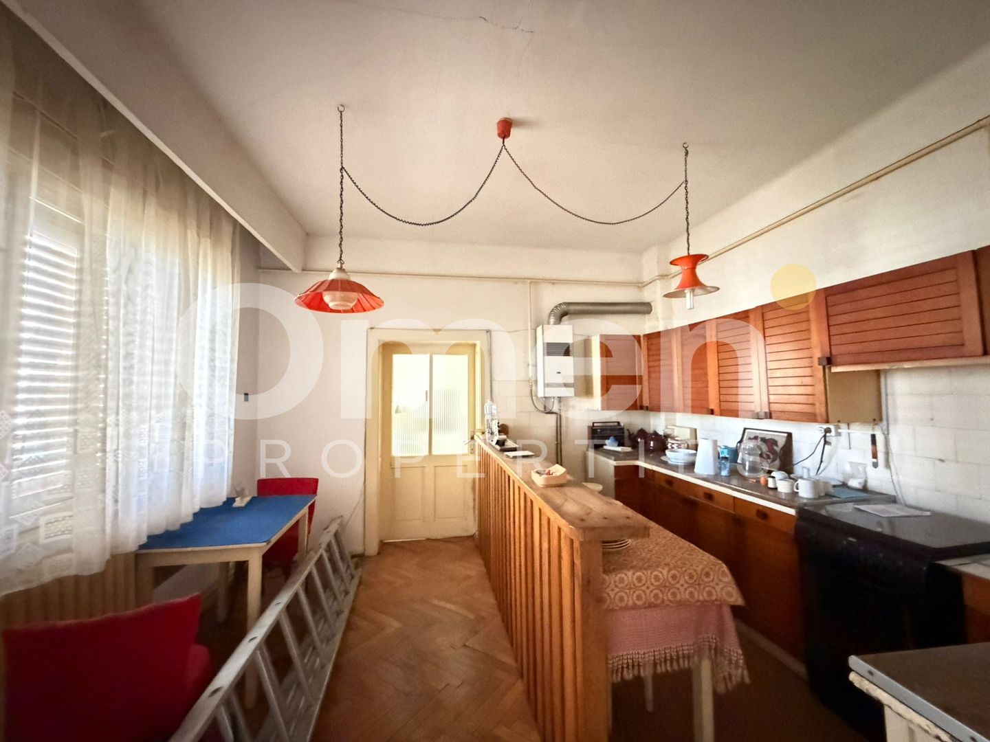 Casa de vanzare cu 446 mp teren si garaj, situata in zona centrala - Poză 5