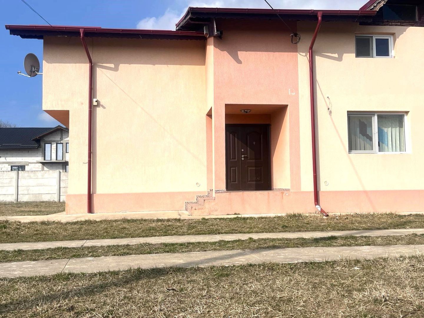 Priveliste frumoasa! Vanzare casa cu 3 camere in Sotanga! - Poză 3