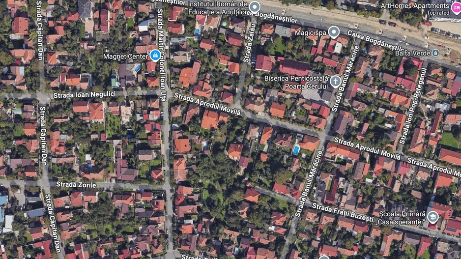 Casa din caramida pe colt cu doua fronturi stradale - Poză 2