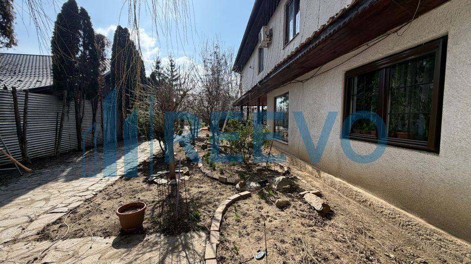 Casă/Vilă de vânzare în comuna Târgu Trotuș, județul Bacău. - Poză 4