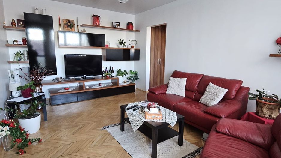 AP. 2 CAMERE 1 MAI, RENOVAT, COMPLET MOBILAT/UTILAT, COMISION 0% - Poză 3