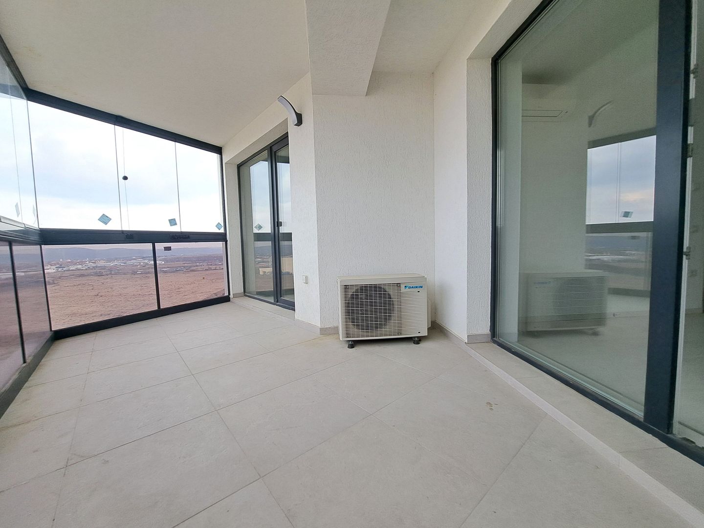 Apartament tip Penthouse cu 3 camere, 2 bai, NOU - Poză 4