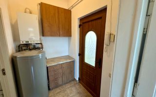 Apartament în vilă, zonă centrală, parcare - Poză 4