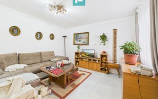 Casă renovată în localitatea Comănești, Arad - Poză 18