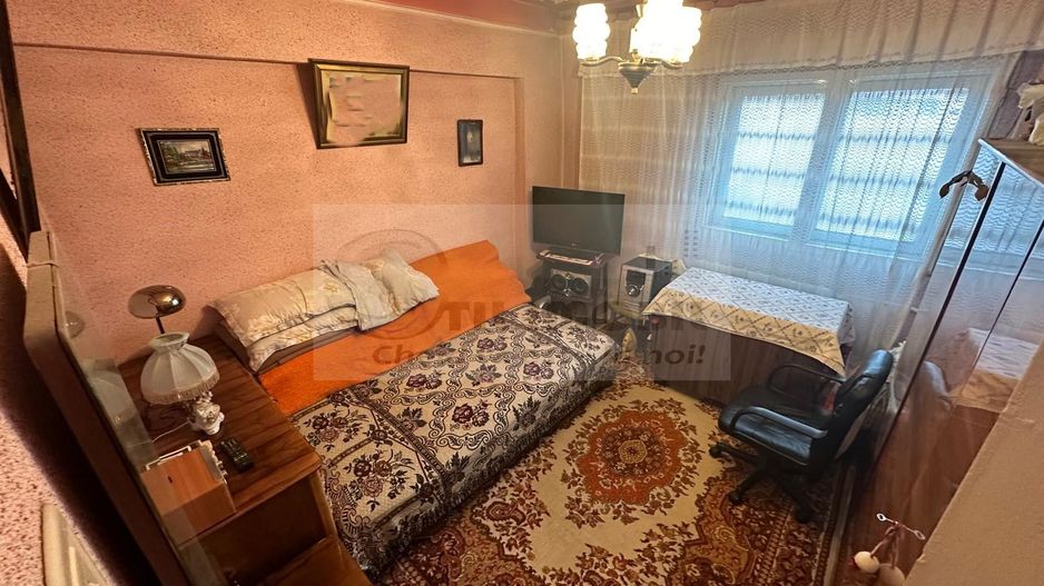 Ap 3 cam decomandat Ultracentral, et 8/10, 65 mp- 215.000 € - Poză 3