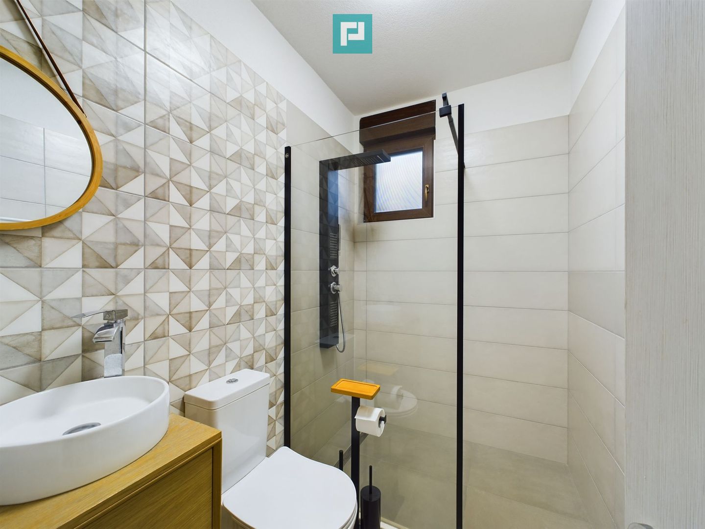 Casă modernă cu piscină încălzită în zona Tivoli - Poză 13