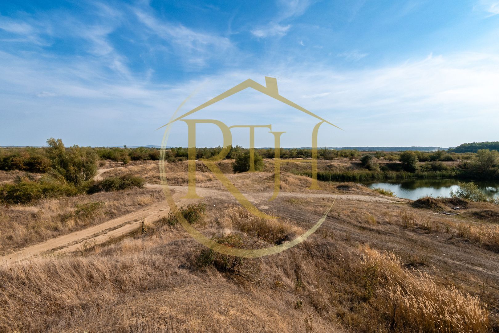 Investiție unică, 10 ha teren cu luciu de apă, ideal pentru turism și agrement! - Poză 18