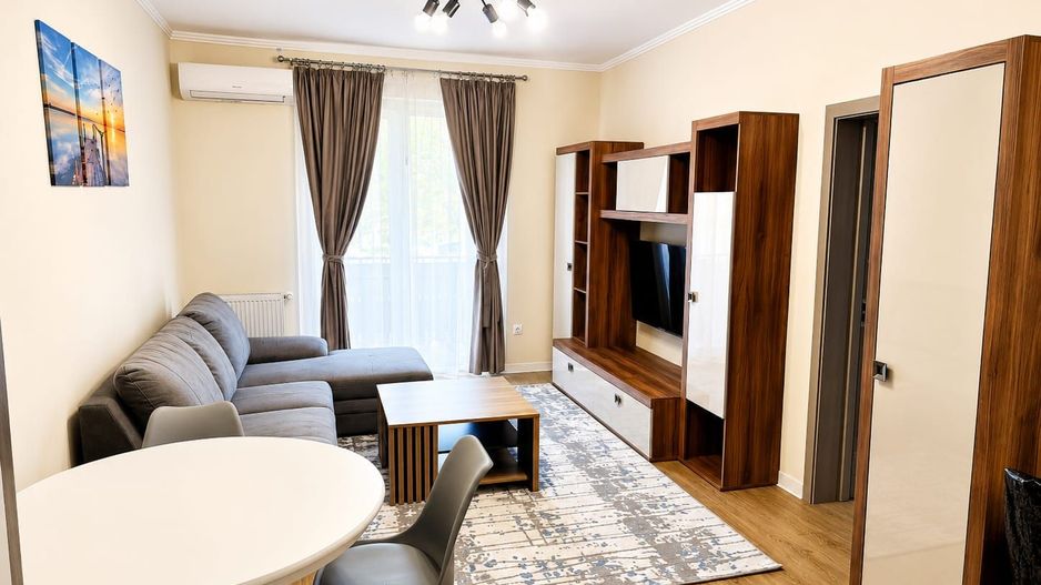 Apartament 2 camere,55mp,1 terasă 100 mp.1 parcare privată - Poză 1