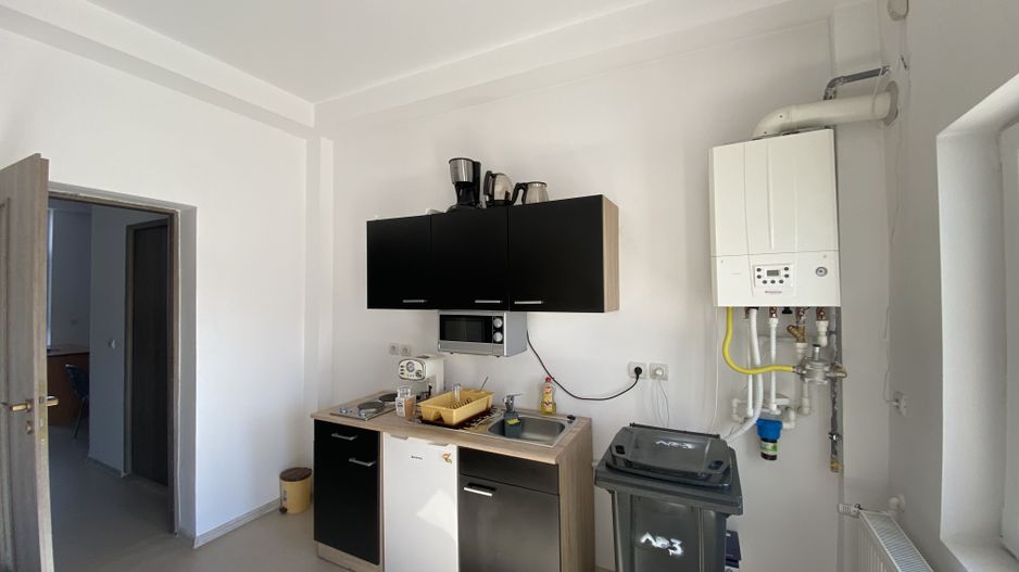 Spatiu birou - Poză 4