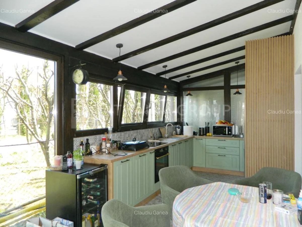 Apartament superb de 4 camere, curte proprie, zona Bartolomeu. - Poză 1