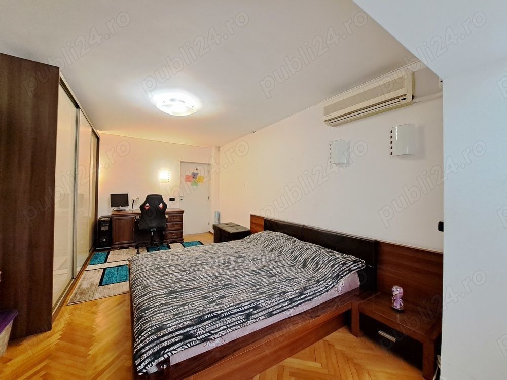 Vand Apartament spatios cu 4 camere de vanzare pe Bdul Decebal - Poză 4