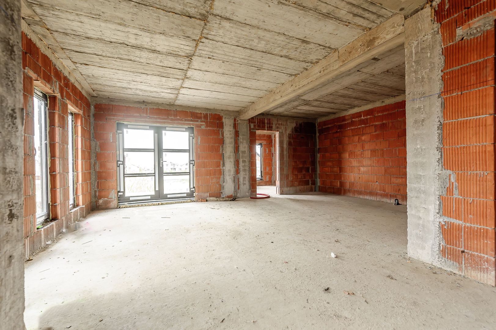 Casă nefinisata la sol in Fântânele, cartier nou Comsion 0 - Poză 2