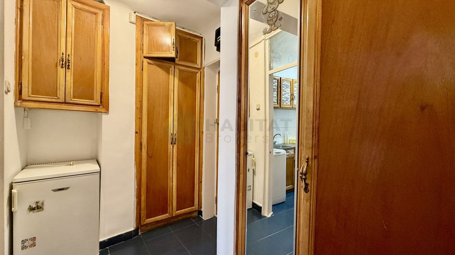 Decomandata, bloc 1982, aproape de metrou - Poză 10