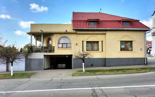 Casa in zona ultracentrala in orasul Blaj - Poză 1
