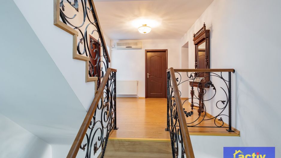 Vilă cu arhitectură aparte, spații generoase și curte intimă | Ovidiu - Poză 15