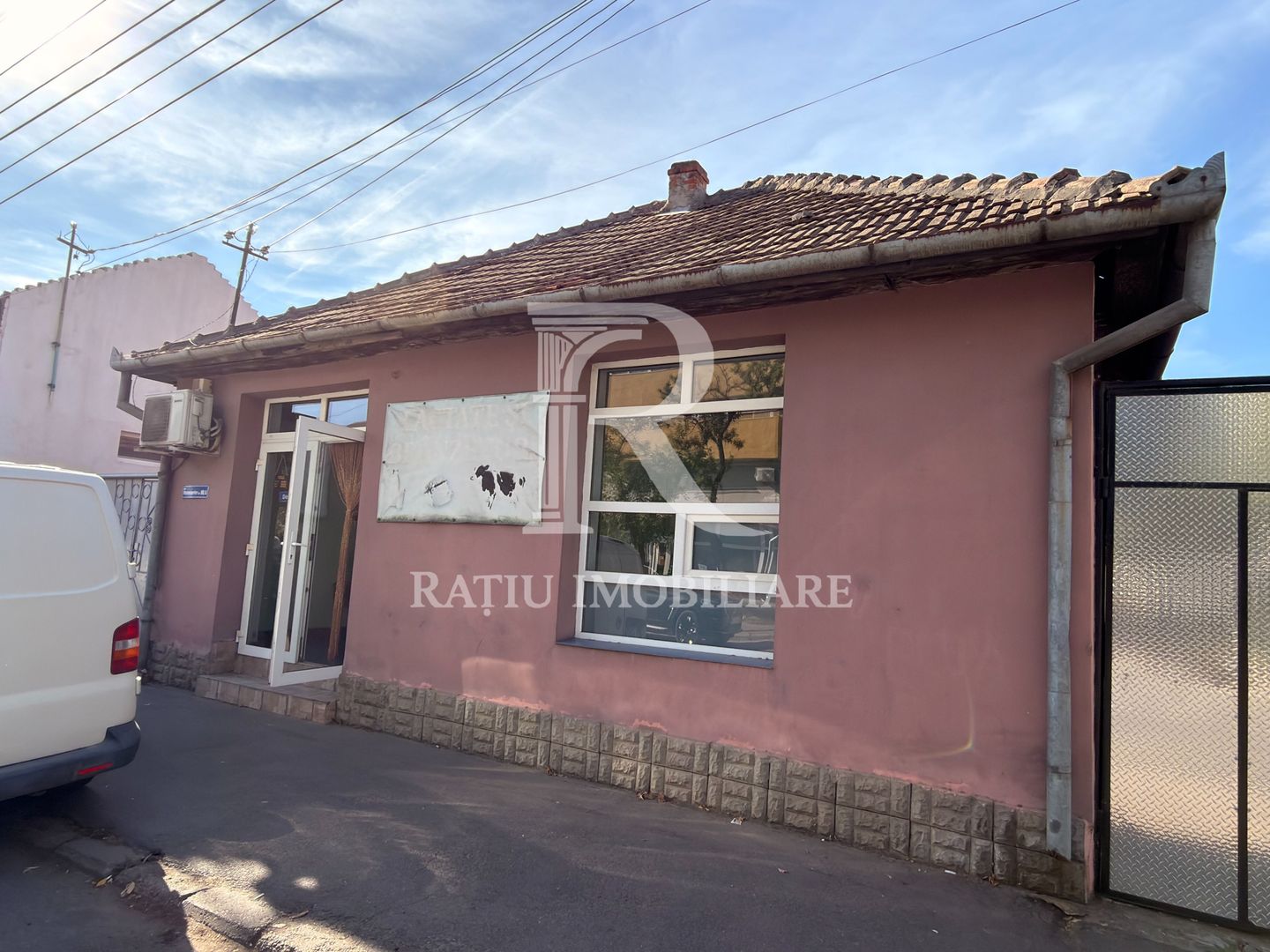 Casă cu spațiu comercial la stradă | Curte | Grădină | Oradea - Poză 2