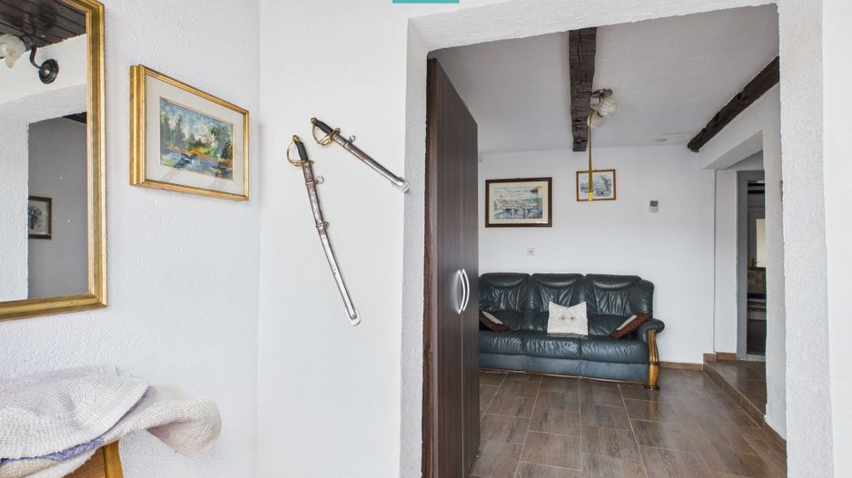 Casă deosebită la Urvişu de Beliu - Poză 6