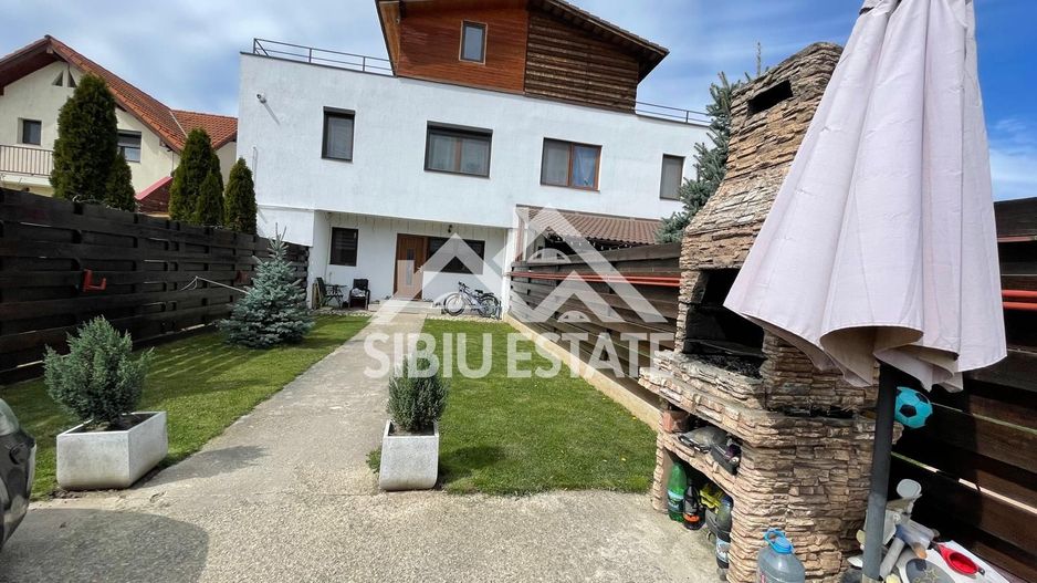 Apartament la Vila cu  3 camere cu grădină 147 mp. si 2 locuri parcare - Poză 1