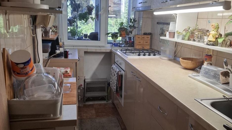 Apartament cu trei camere, Brancoveanu-Luica, 93.0000€ negociabil - Poză 1