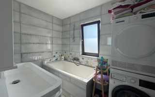 Duplex elegant cu 5 camere, 2 bai, curte in Cristian - Poză 17