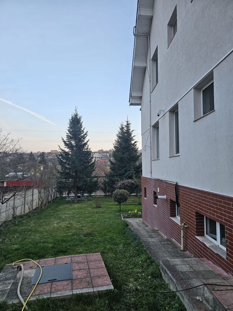 Vila  Oradea zona Iorga 420 mp ,teren 2000 ml - Poză 2