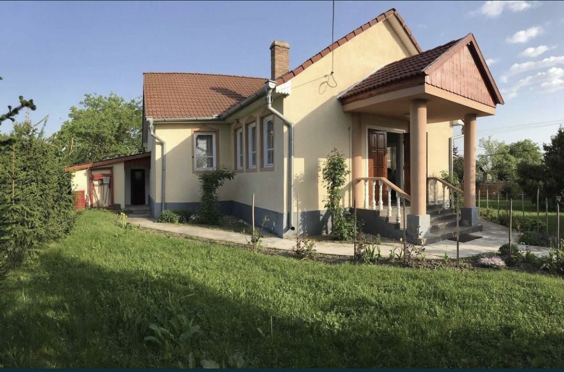 Vand casa in Acas judetul Satu Mare 136 mp si teren 710 mp - Poză 1