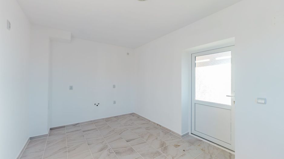 Casă nouă la cheie în Cruceni - Poză 4