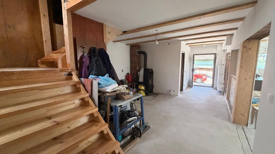 Casă de vanzare 6 camere 220 m² utili cu 376 M² teren la șosea - Poză 16
