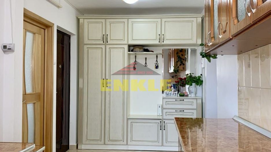 VÂNZARE APARTAMENT 2 CAMERE + MANSARDĂ - Poză 1