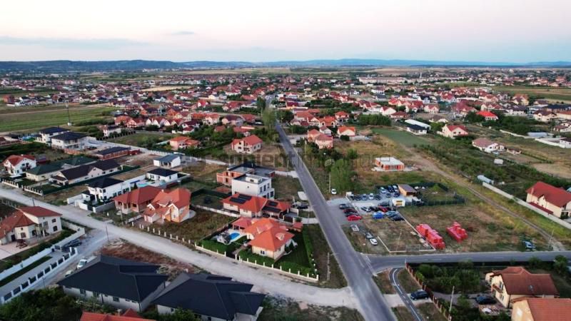 Teren intravilan in Sinmartin, intre case - Poză 4