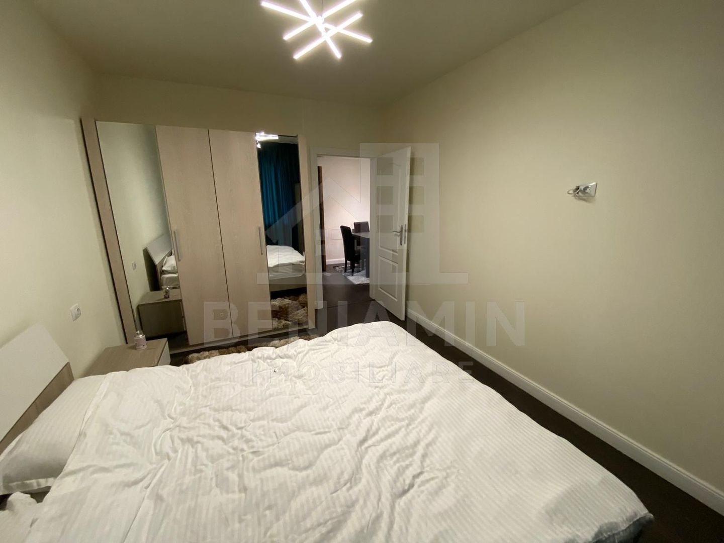 Apartament modern 3 camere-Zona Ciuperca-Loc de parcare-Disponibil - Poză 12