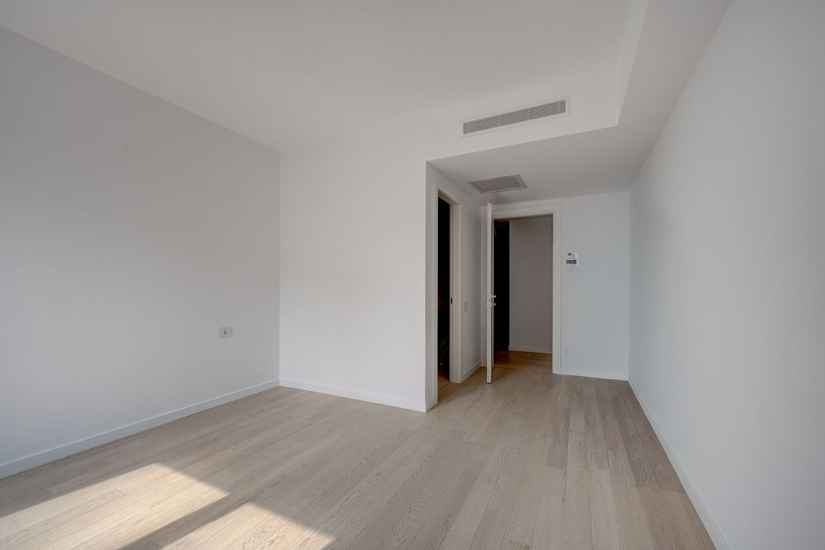Apartament deosebit in Iancu Nicolae, langa Cambridge, terasa , nou - Poză 19