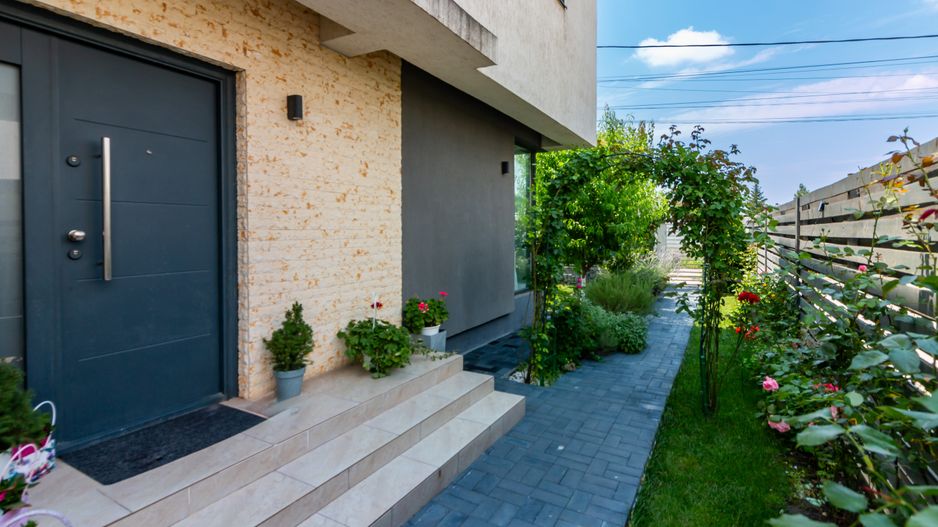 Casă / Vilă cu 4 camere de vânzare Tunari - Poză 1
