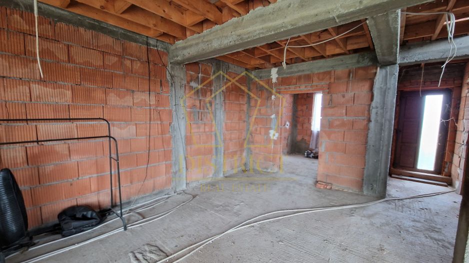 Casa individuala impartita in 2 apartamente | Ianova - Poză 9