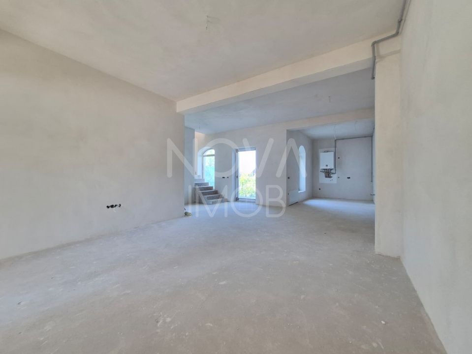 Casa generoasa cu 5 camere, 2 bai, dressing si parcare – Sura Mica - Poză 16