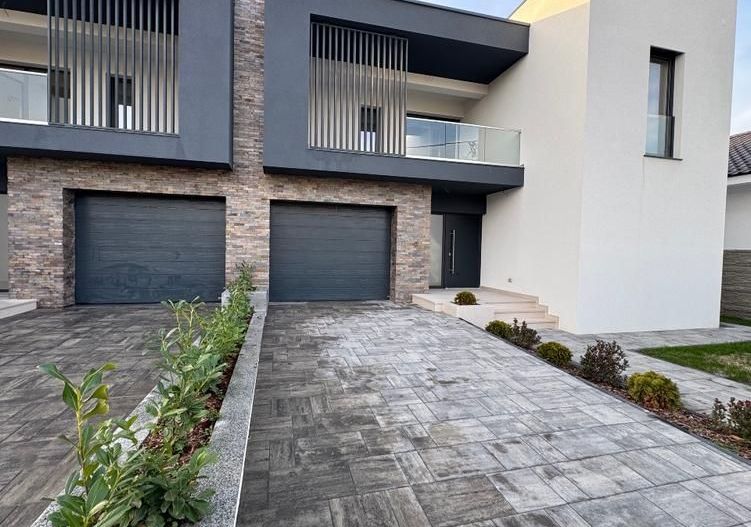Duplex despărțit prin perete dublu/ Garaj - Poză 2