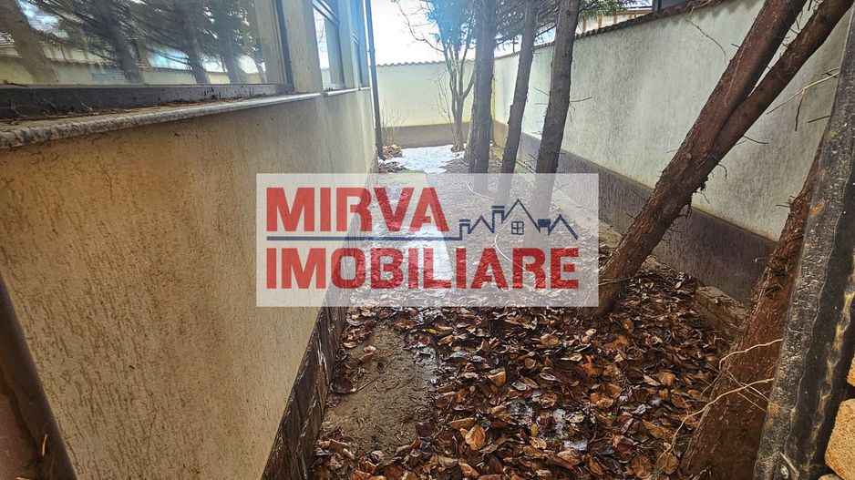 Vilă spațioasă Strejnicu S+P+1E+M, 8 camere, garaj, teren 595 mp - Poză 18