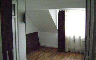 Pensiune de vanzare P+E Busteni - central - Poză 8