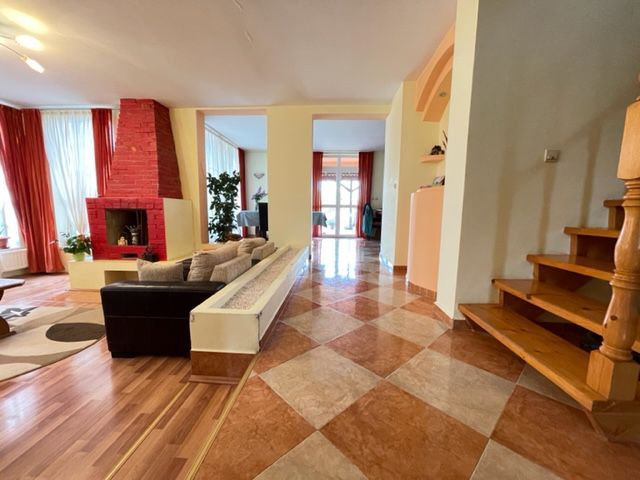 CASA INDIVIDUALA CU TEREN  GENEROS - Poză 2