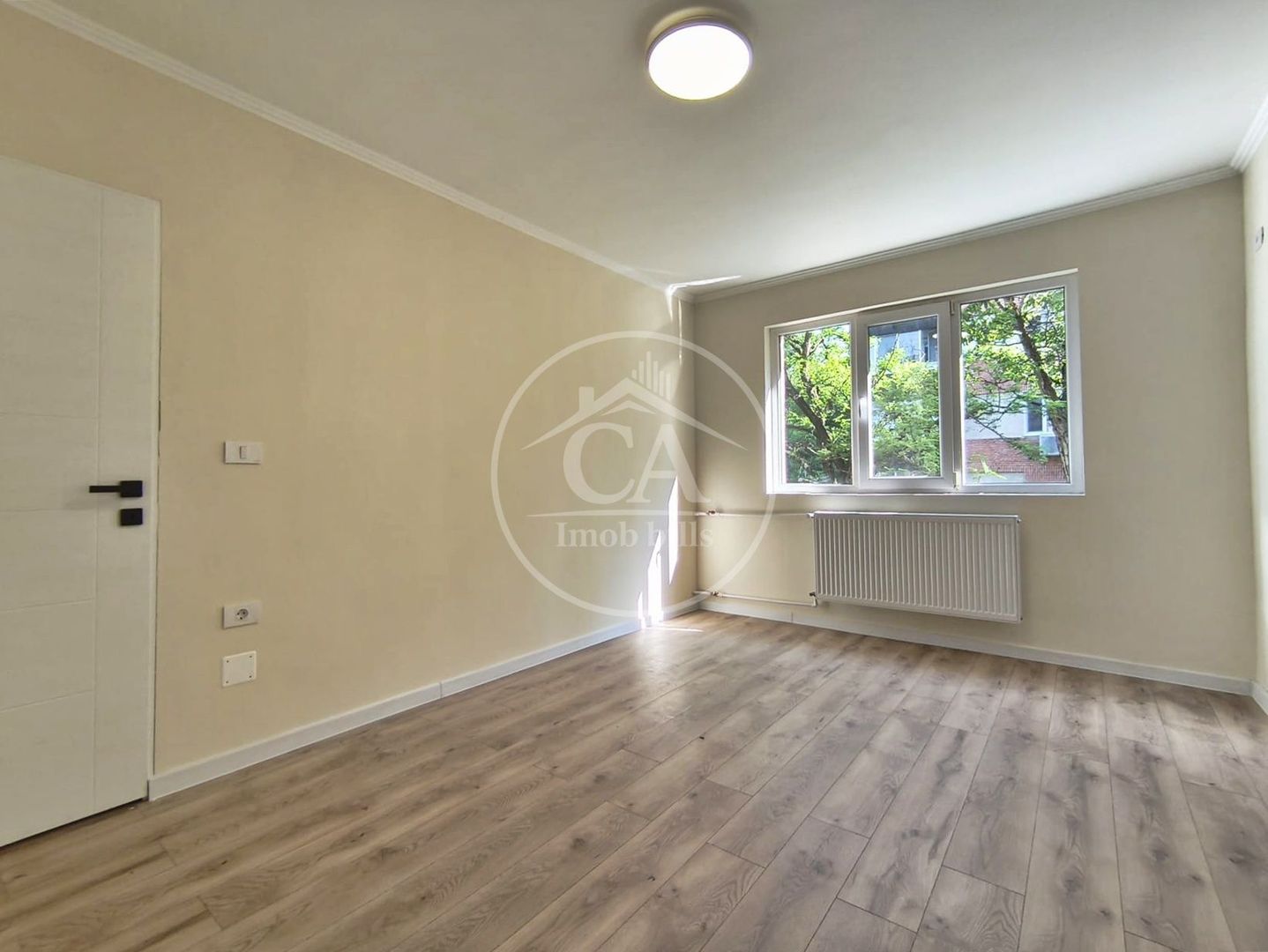 Apartament de vânzare cu 2 camere în zona Rogerius, Oradea - Poză 2