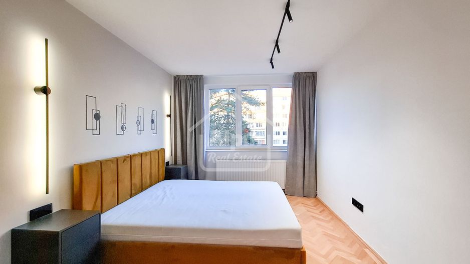 Finisaje Calitative I Centru Civic - Poză 6