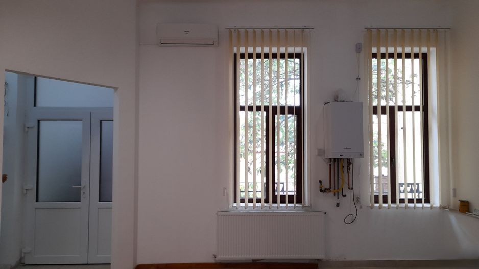 Spatiu birou de inchiriat, situat pe str.I.Vulcan, Oradea - Poză 2