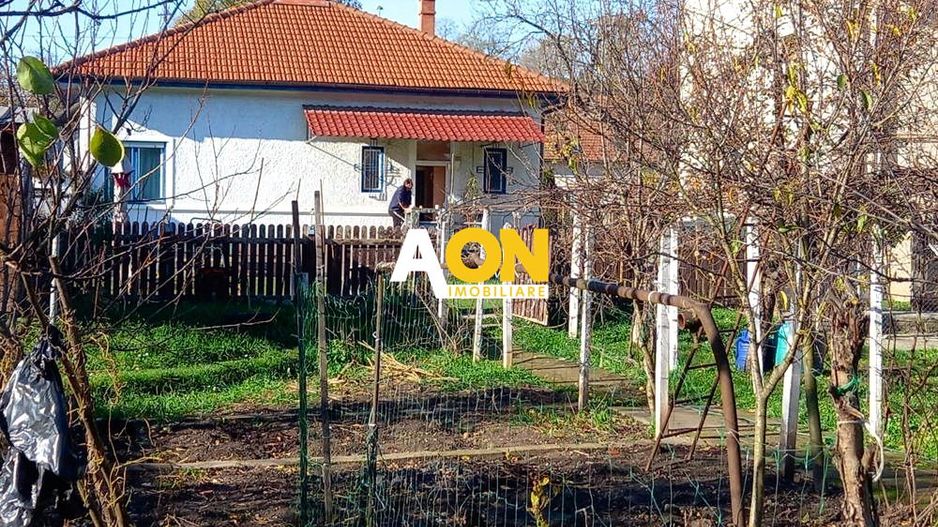 Casa 3 camere. 834 mp teren, zona cetatii Alba Carolina - Poză 1