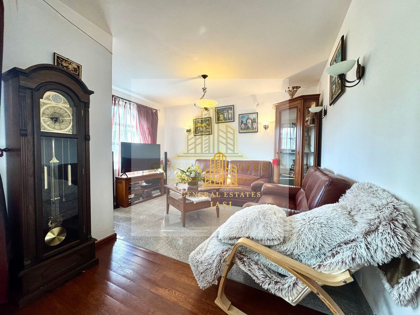 Vânzare Casă în Bucium cu Priveliște Panoramică - Poză 2