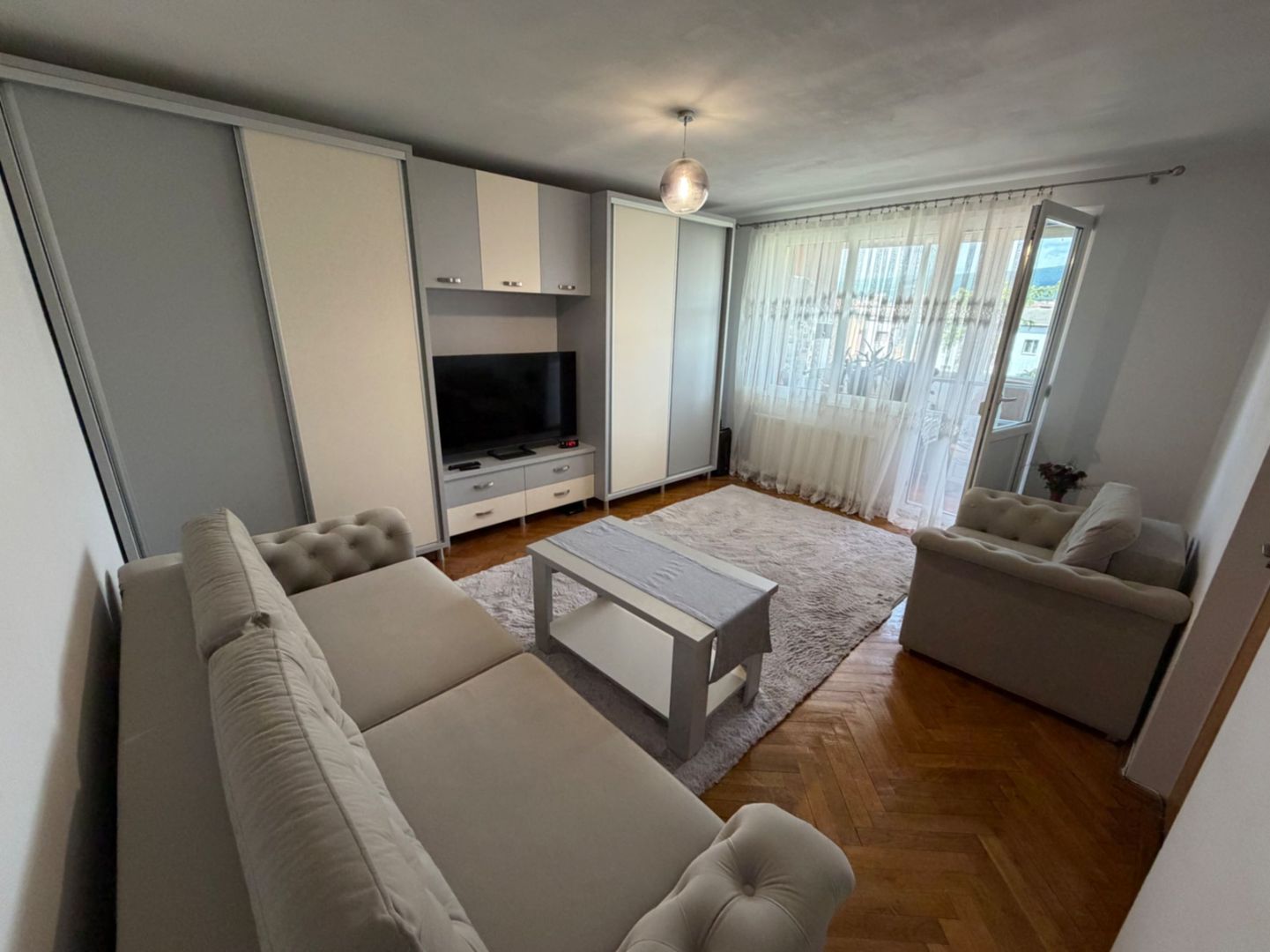 Apartament 2 camere, decomandat - zona Cetate - Poză 2