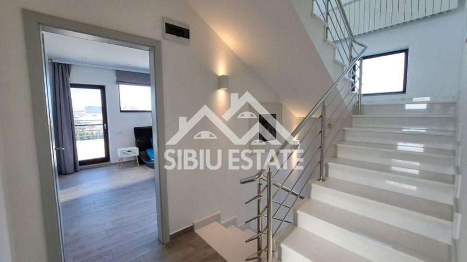 Casa cu 4 garaje, terase panoramice, teren mare - Poză 21